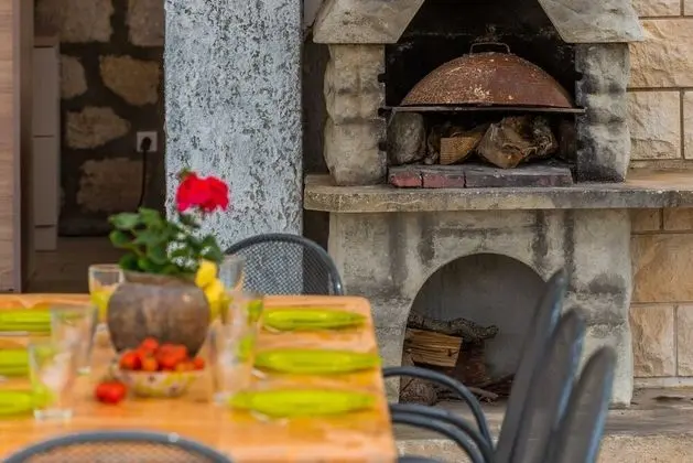 Villa (Six Bedroom Villa with Terrace and Sw)