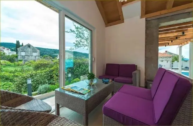 Villa (Six Bedroom Villa with Terrace and Sw)