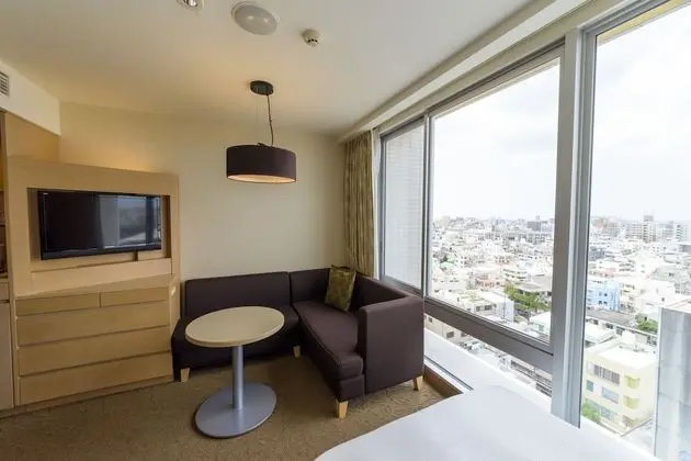 İki Ayrı Yataklı Oda, Sigara İçilebilir