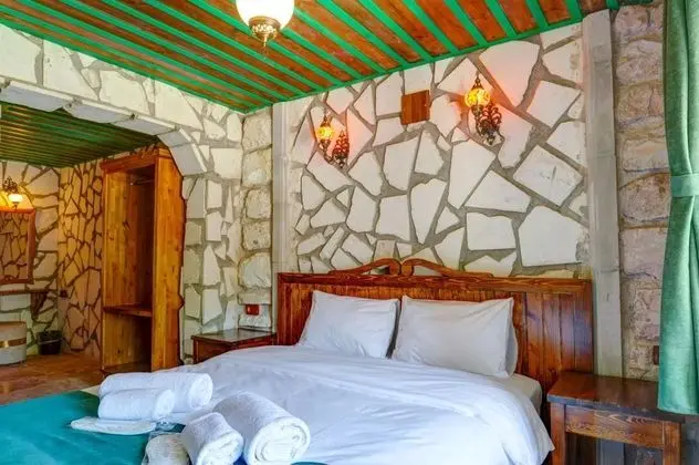 Çift Kişilik, Vadi Manzaralı