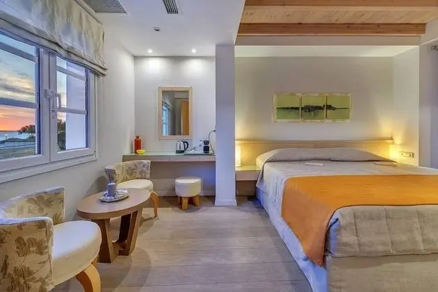 Suite, One Bedroom (2-4 adults)