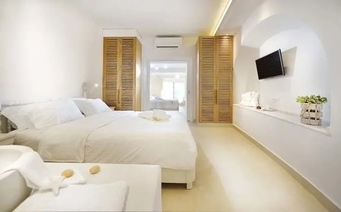 Myconian Grand Suite with Outdoor Sharing Pool, Sea View