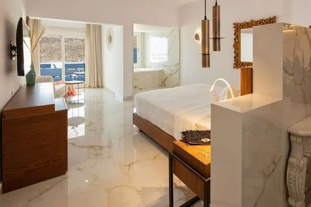 Nissaki VIP Suite with Indoor Hot Tub, Sea View