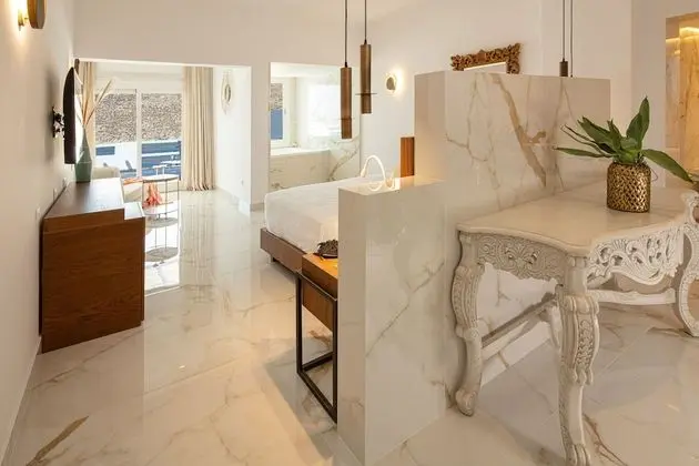 Nissaki VIP Suite with Indoor Hot Tub, Sea View