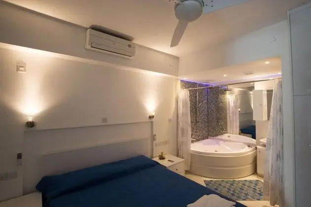 Romantic Stüdyo, 1 Büyük (Queen) Boy Yatak, Sıcak Su Küveti (1)