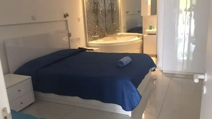 Romantic Stüdyo, 1 Büyük (Queen) Boy Yatak, Sıcak Su Küveti (1)