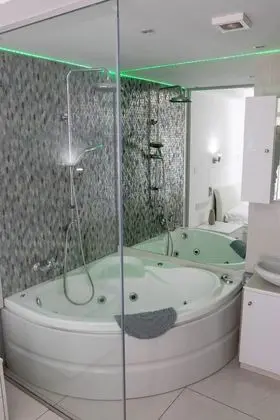 Romantic Stüdyo, 1 Büyük (Queen) Boy Yatak, Sıcak Su Küveti (1)
