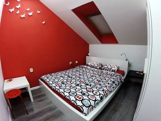 Design Tek Büyük Yataklı Oda, 1 Büyük (Queen) Boy Yatak