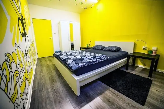 Design Tek Büyük Yataklı Oda, 1 Büyük (Queen) Boy Yatak
