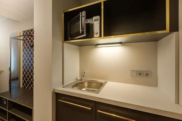 Deluxe Stüdyo, Sigara İçilmez (Hipster Studio)