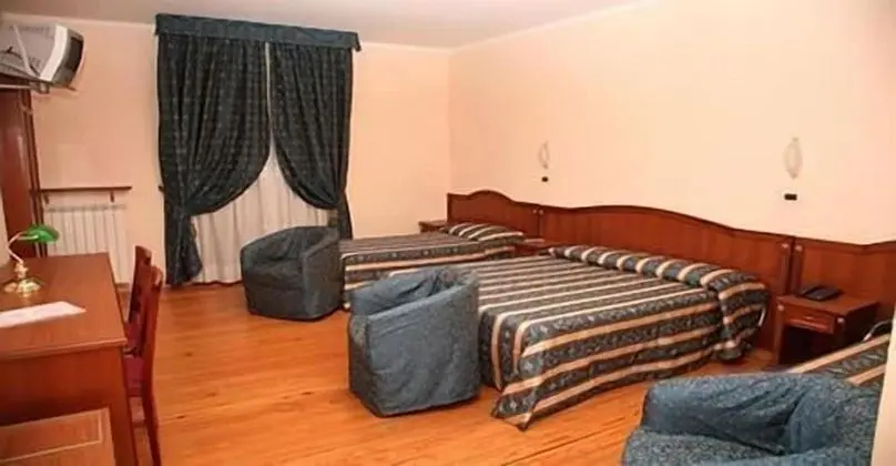 Üç Kişilik Oda