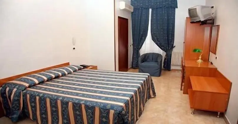 Üç Kişilik Oda
