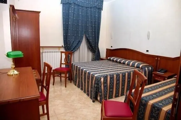 Üç Kişilik Oda