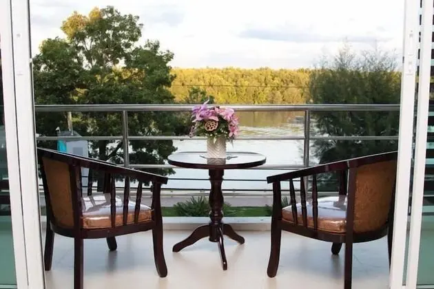 Standard Twin Room with River View
