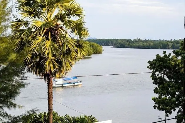 Standard Twin Room with River View