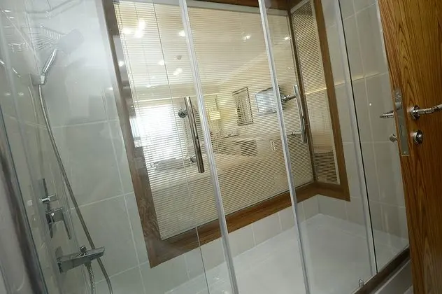 Çift Kişilik, Şehir Manzaralı