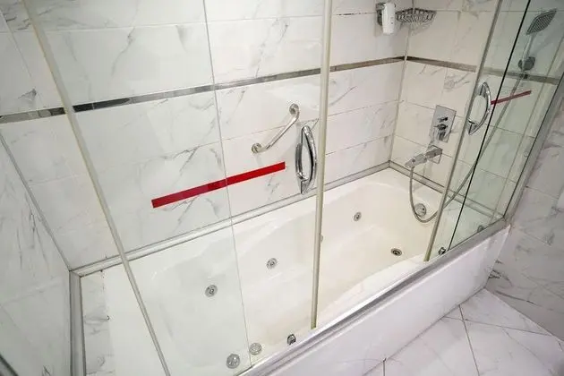 Çift Kişilik, Şehir Manzaralı