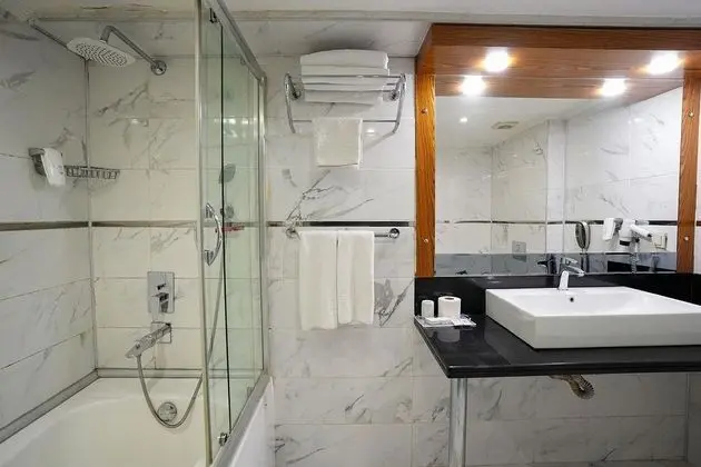 Çift Kişilik, Şehir Manzaralı