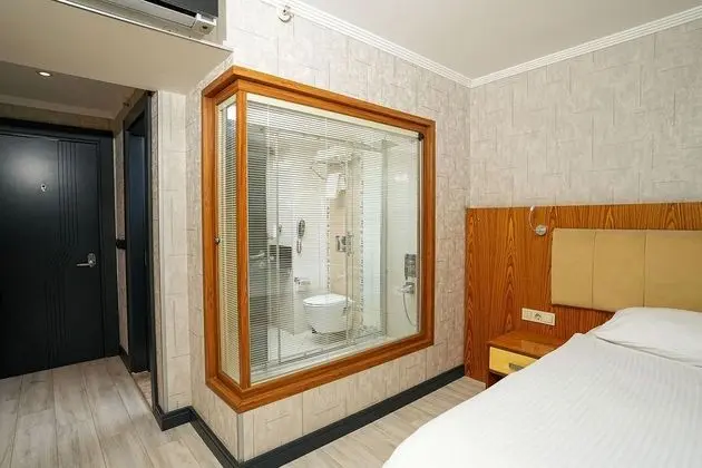 Çift Kişilik, Şehir Manzaralı