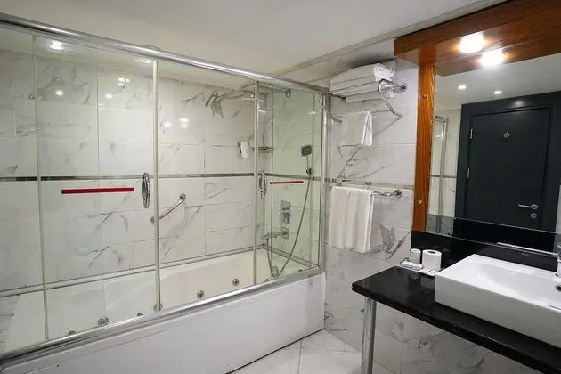 Triple, Sokak Manzaralı, Balkonsuz
