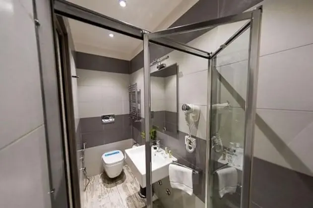 Standard Tek Büyük Yataklı Oda