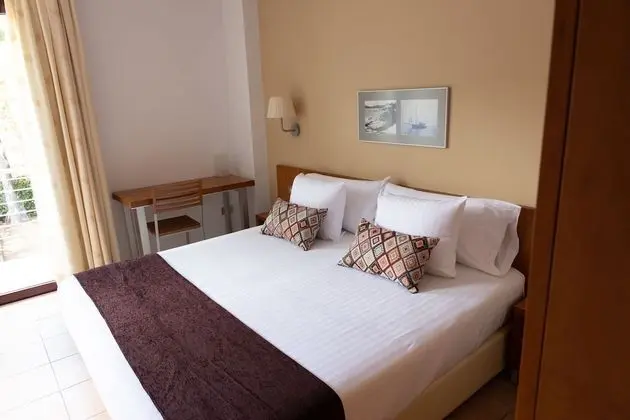 Family Oda, Balkon, Havuz Manzaralı