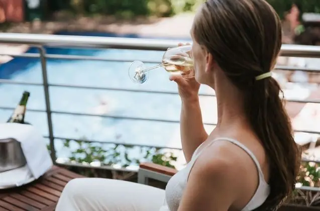 Family Oda, Balkon, Havuz Manzaralı