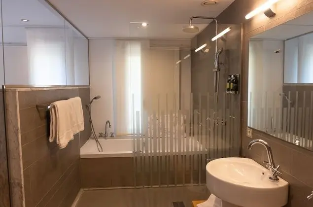 Süit, Sıcak Su Havuzu