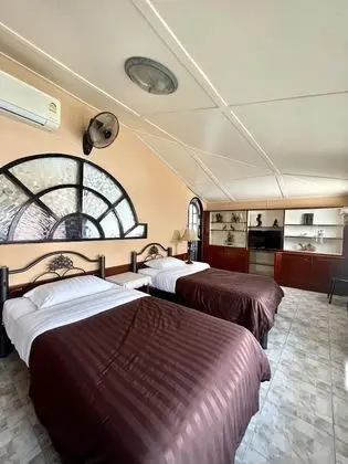 Deluxe Family Room