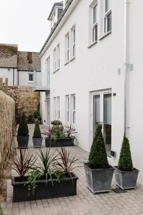 Classic Dubleks (One Bedroom Duplex with Private Garde)