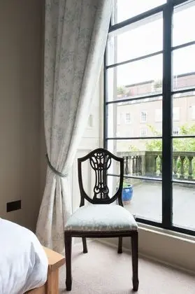 Traditional Tek Büyük Yataklı Oda