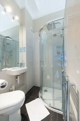 Traditional Tek Büyük Yataklı Oda
