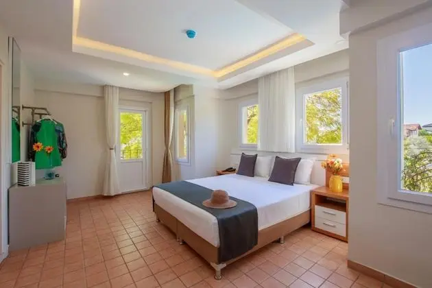 Comfort Oda, Dağ veya Havuz Manzaralı, 2. Kat Balkonlu