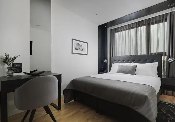 Business Tek Büyük Yataklı Oda