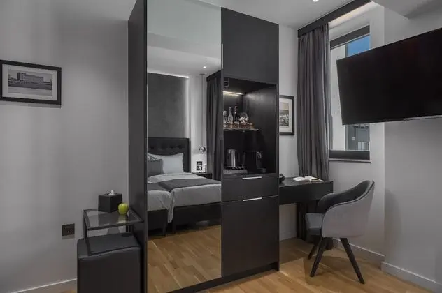 Premium Tek Büyük Yataklı Oda