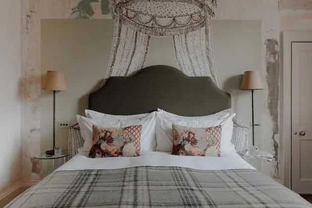 Junior Süit (Henrietta)