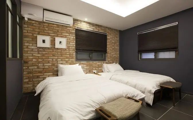 Oda (Twin (single + single bed))