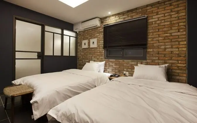 Oda (Twin (single + single bed))