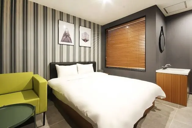 Basic Tek Büyük Yataklı Oda, 1 Büyük (Queen) Boy Yatak