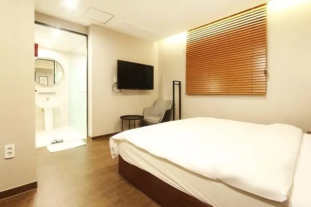 Premium Oda, 1 Büyük (Queen) Boy Yatak