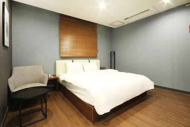 Premium Oda, 1 Büyük (Queen) Boy Yatak