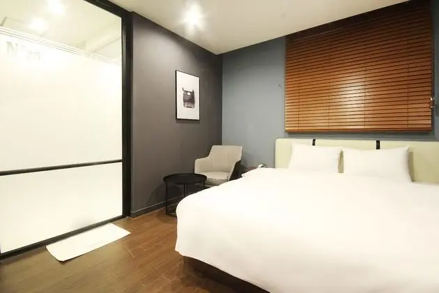 Premium Oda, 1 Büyük (Queen) Boy Yatak