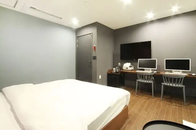 Premium Oda, 1 Büyük (Queen) Boy Yatak