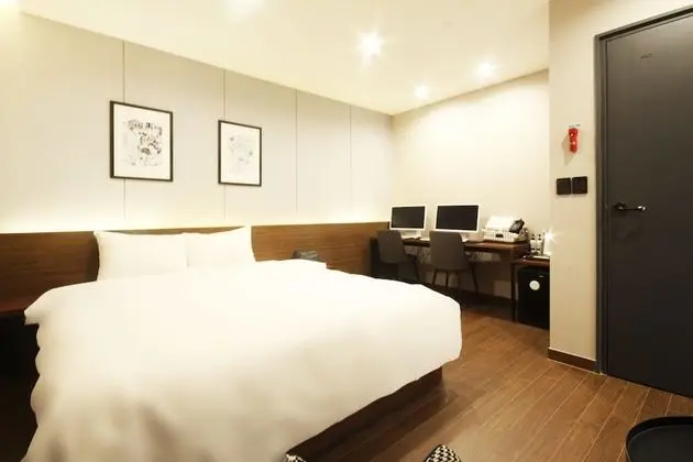 Premium Oda, 1 Büyük (Queen) Boy Yatak