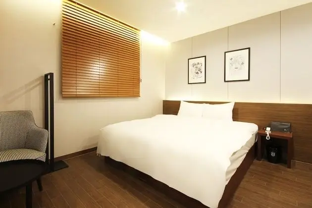 Premium Oda, 1 Büyük (Queen) Boy Yatak