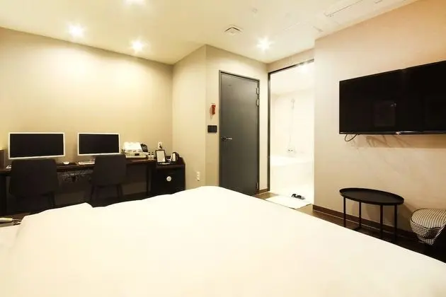 Premium Oda, 1 Büyük (Queen) Boy Yatak