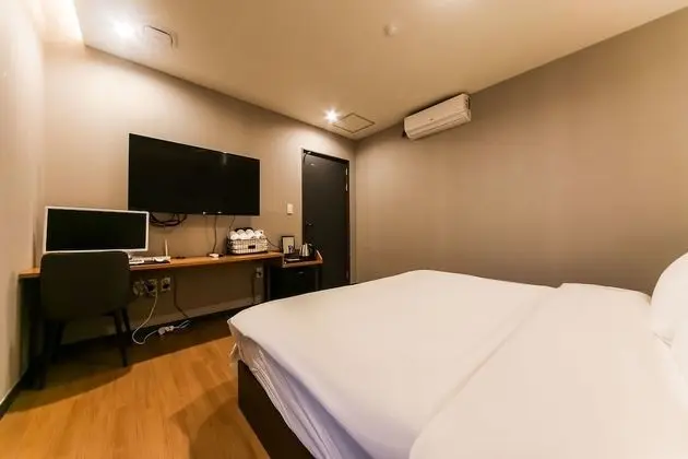 Premium Oda, 1 Büyük (Queen) Boy Yatak