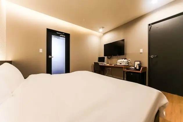 Premium Oda, 1 Büyük (Queen) Boy Yatak