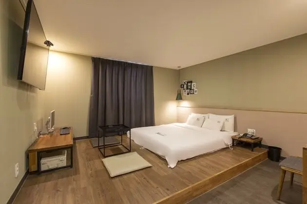 Deluxe Tek Büyük Yataklı Oda