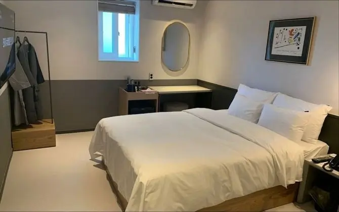 Deluxe Tek Büyük Yataklı Oda